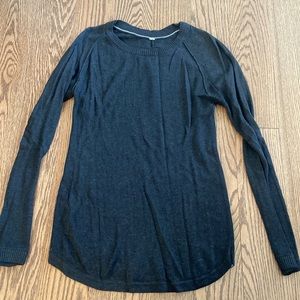 Lululemon sweater size 6